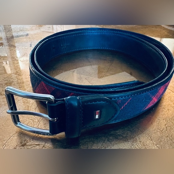 Vintage Tommy Hilfiger Red and Navy Tartan Plaid Belt, Men’s Size 40 - Picture 3 of 15